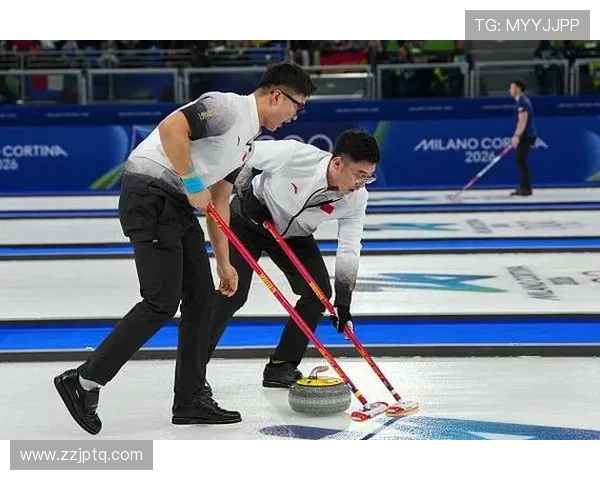 [冰雪]湖北冰壶男队赢得小组赛首胜.