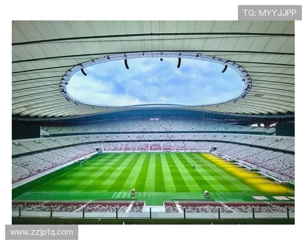 西安国际足球中心草皮仍存隐患